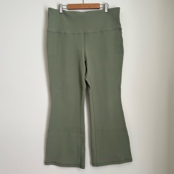 NWOT Athleta Elation Rib Crop Flare Size Plus 1X Eucalyptus Olive Leggings Pants - Picture 3 of 10